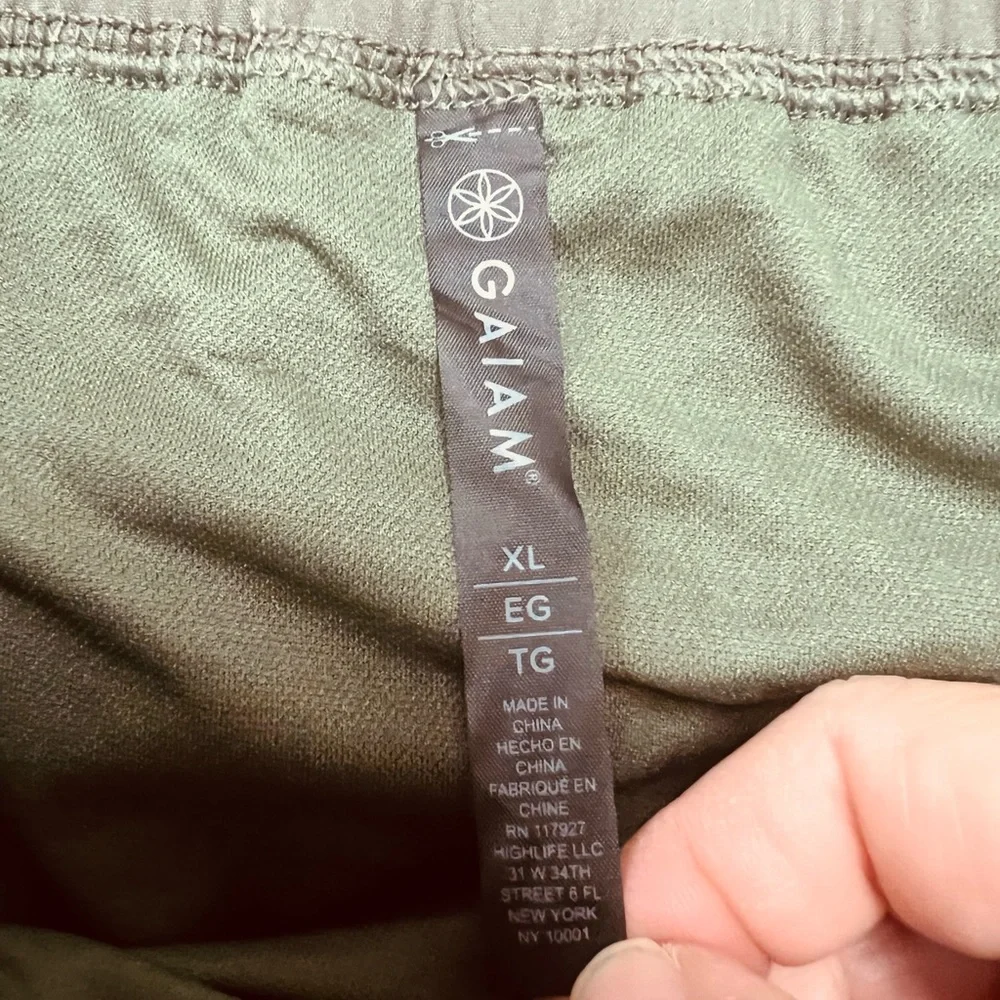 Gaiam Women's Warrior Yoga Short Bike & Running Activewear Shorts Green Size XL - Picture 9 of 9